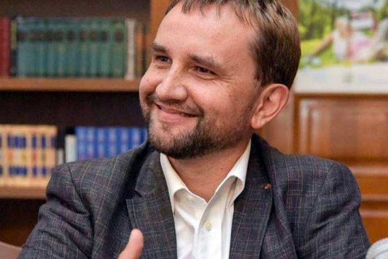 Главного декоммунизатора Украины Владимира Вятровича уволили