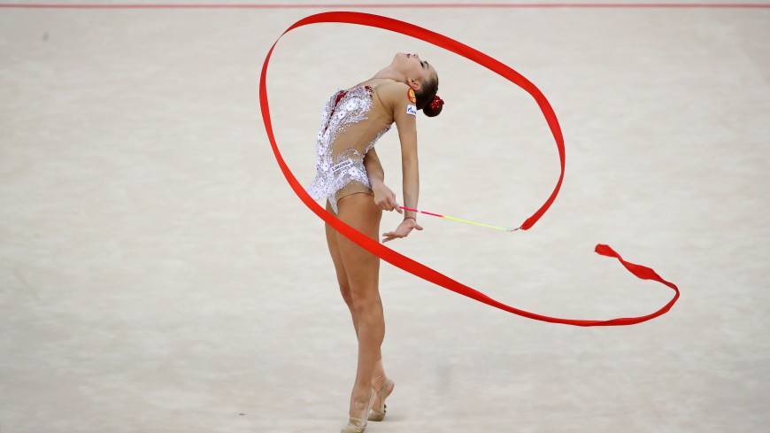 Дина Аверина взяла золото ЧМ по художественной гимнастике в упражнениях с булавами