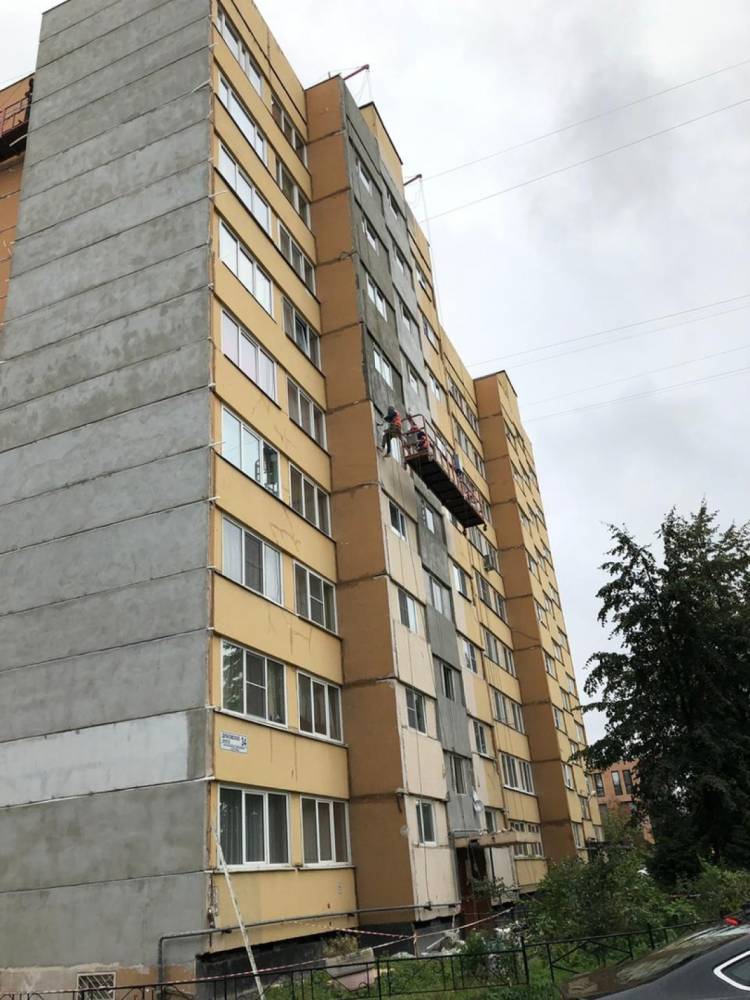 В Курортном районе Петербурга продолжают ремонт фасадов многоэтажек
