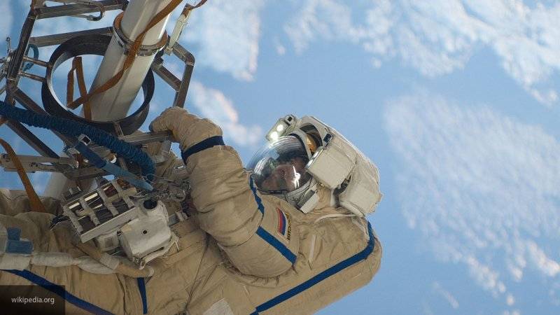 Российского космонавта не утвердили в должности из-за жены-американки