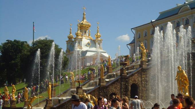 В Петергофе начинается осенний праздник фонтанов