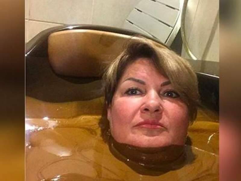 Чиновницу в Ульяновске не стали увольнять за фото из "шоколадной ванны"
