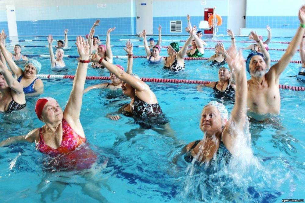 Петербургских пенсионеров приглашают на бесплатные занятия в бассейн «Атлантика»