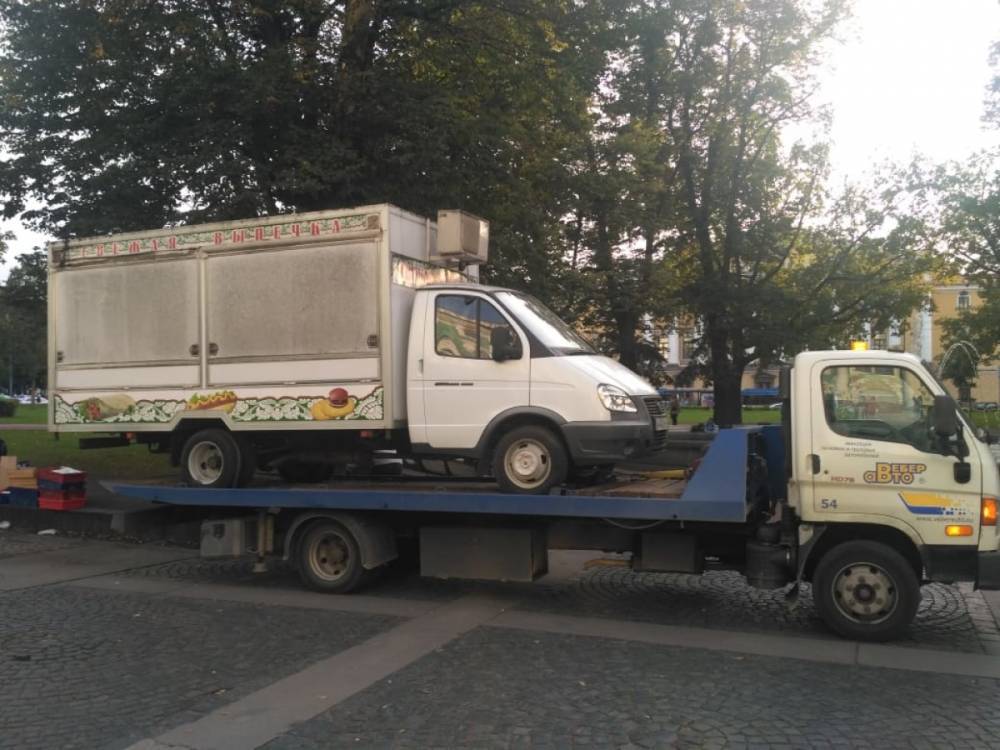В Петербурге ликвидировали автолавку с едой
