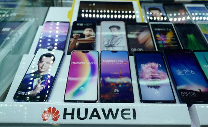 Bloomberg: Huawei представила смартфон без приложений Google