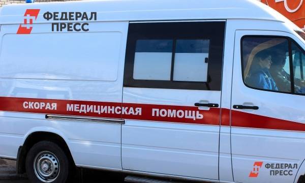 В Челябинске большегруз влетел на остановку и сбил женщину