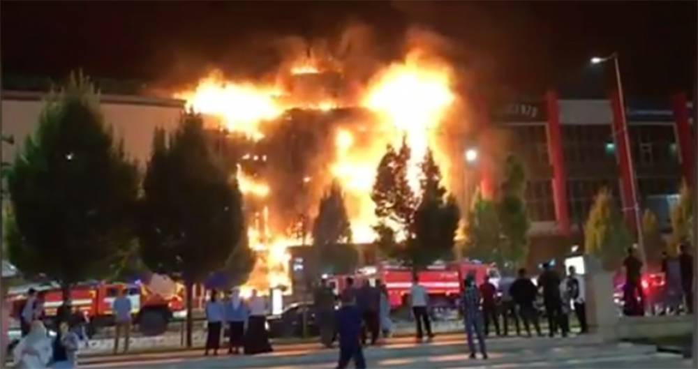 Прокуратура заинтересовалась пожаром в ТРЦ "Гранд Парк" в Грозном
