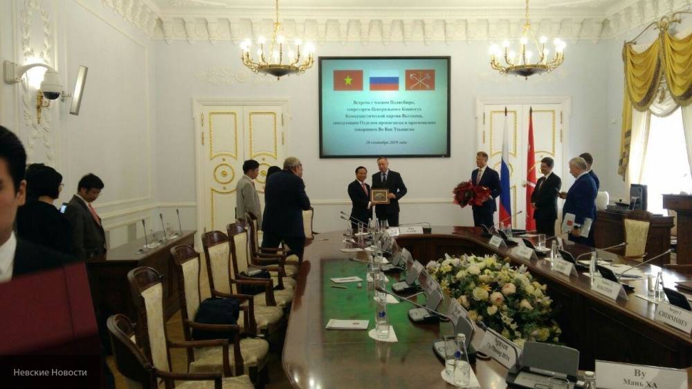 Беглов обсудил с секретарем ЦК компартии Вьетнама сотрудничество в сфере туризма