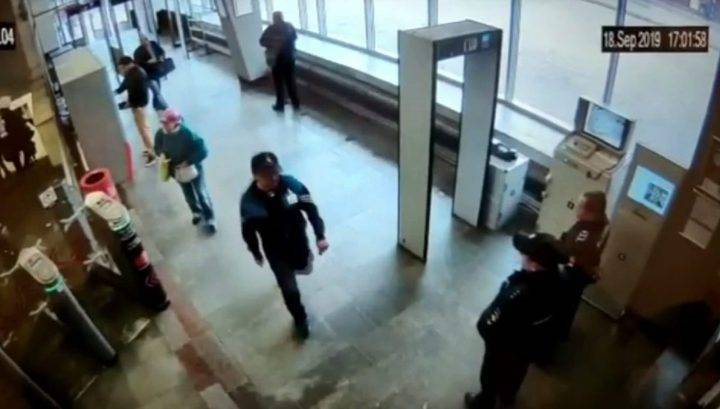 Появилось видео расстрела полицейских в московском метро