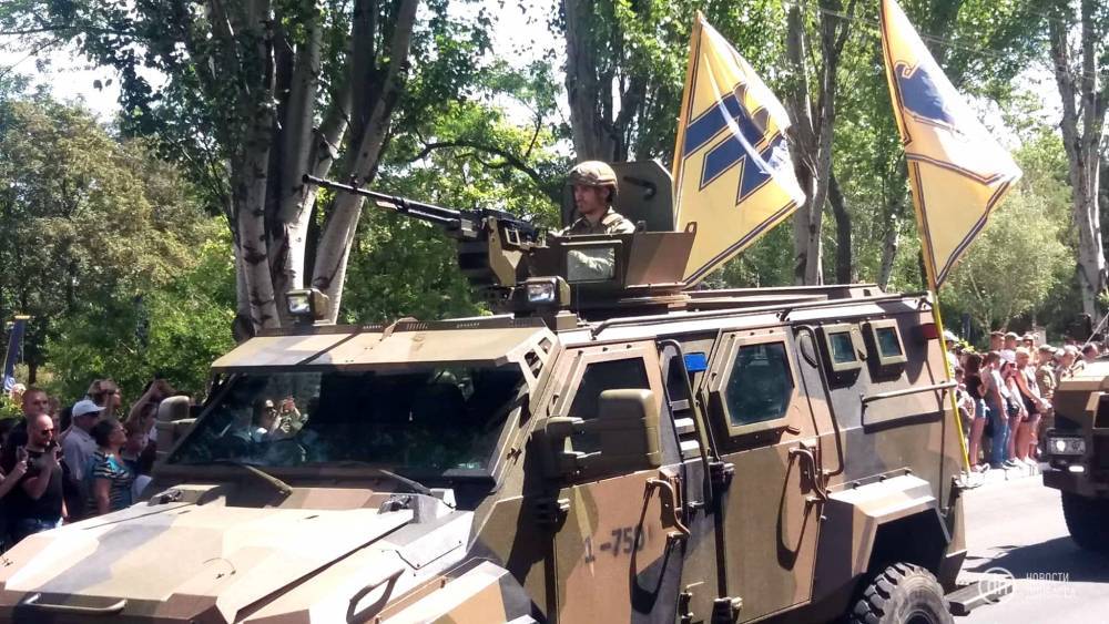 Украинский боевик хвалится: 100 упоротых терроризируют целый Мариуполь