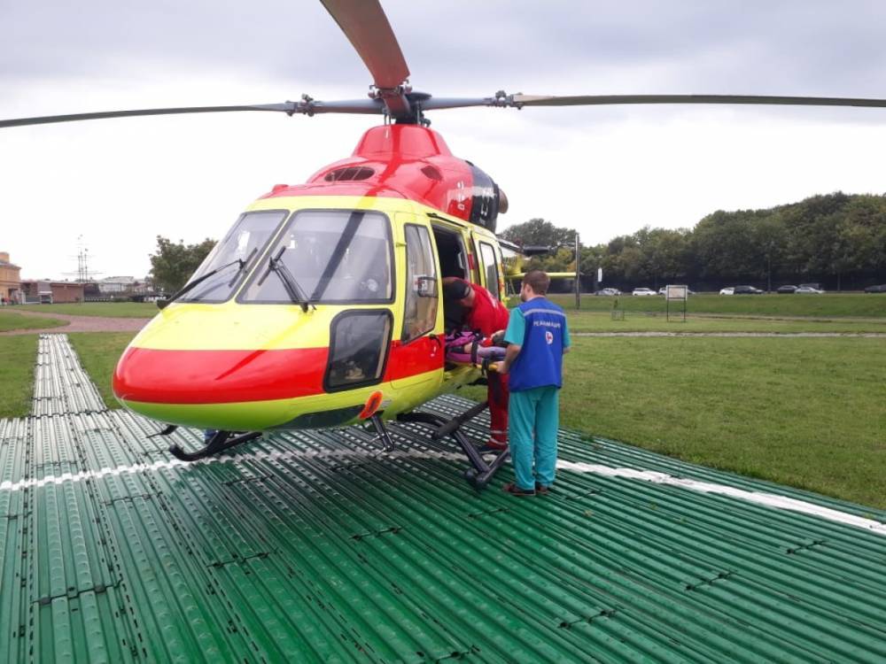 Санитарный вертолет 19 сентября забрал одного пациента с КАД и пятерых из Ленобласти