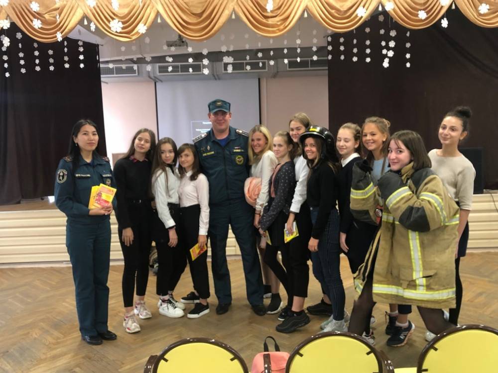 Школьникам гимназии № 586 Василеостровского района рассказали о пожарной безопасности
