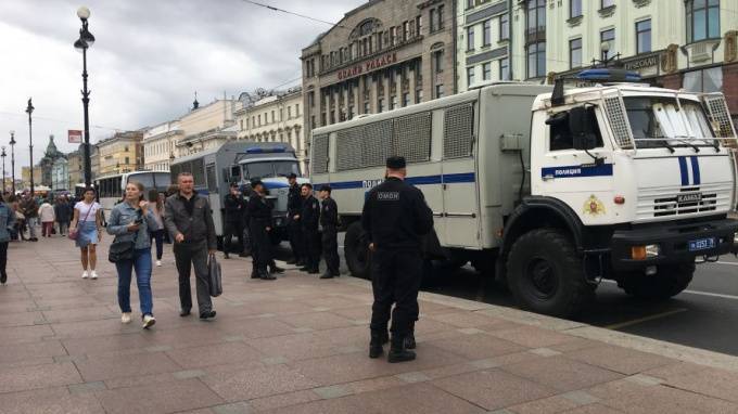 У Гостиного двора начались&nbsp;пикеты в поддержку фигурантов "московского дела"