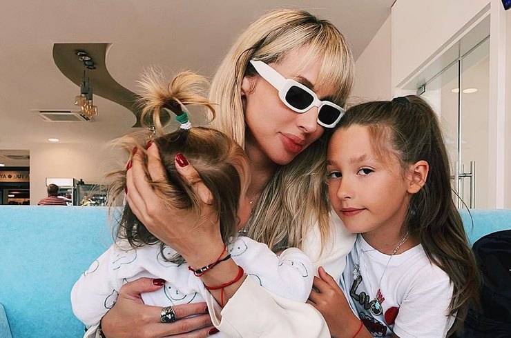 «Мои любимки»: Светлана Лобода впервые показала себя с обеими дочерьми