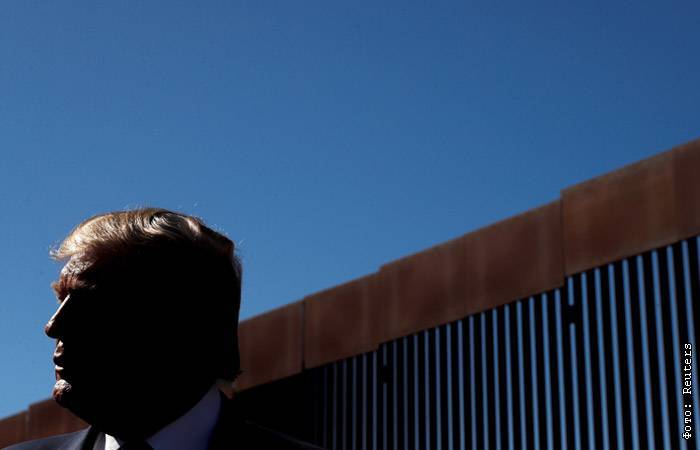 Через стену между Мексикой и США не смогли перебраться даже скалолазы