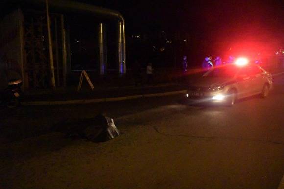В Екатеринбурге ночью мотоциклист сбил пешехода. Оба погибли