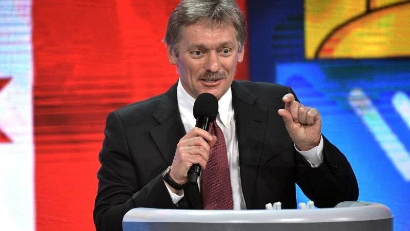 Песков заявил, что Кремль не может влиять на решение суда по делу Устинова