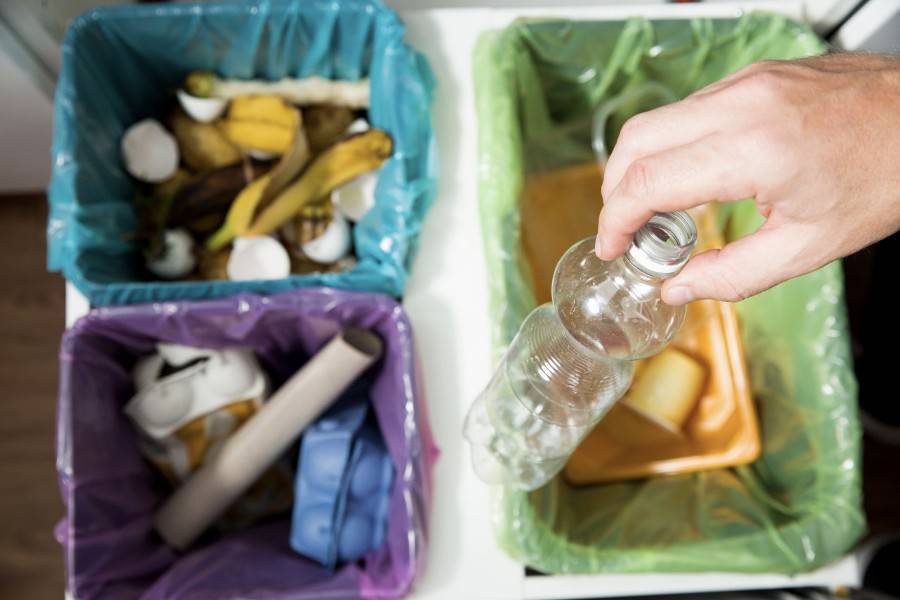 Эксперт объяснил, зачем Россия закупает пластиковые отходы за рубежом