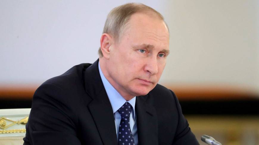 Песков заявил, что у Путина не бывает полноценных выходных