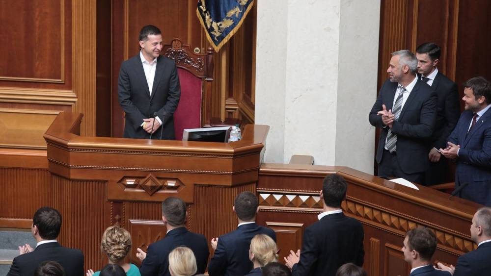 Рада доверила Зеленскому лично утверждать план обороны Украины