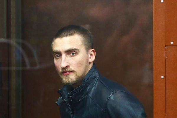 Актера Павла Устинова выпустили из СИЗО под подписку о невыезде