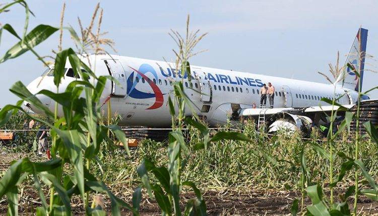 Посадка самолета на кукурузное поле обойдется страховщикам в $46 млн