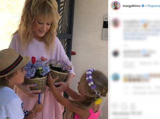 Цветы для Пугачевой: флорист раскрыл значение необычного букета от детей