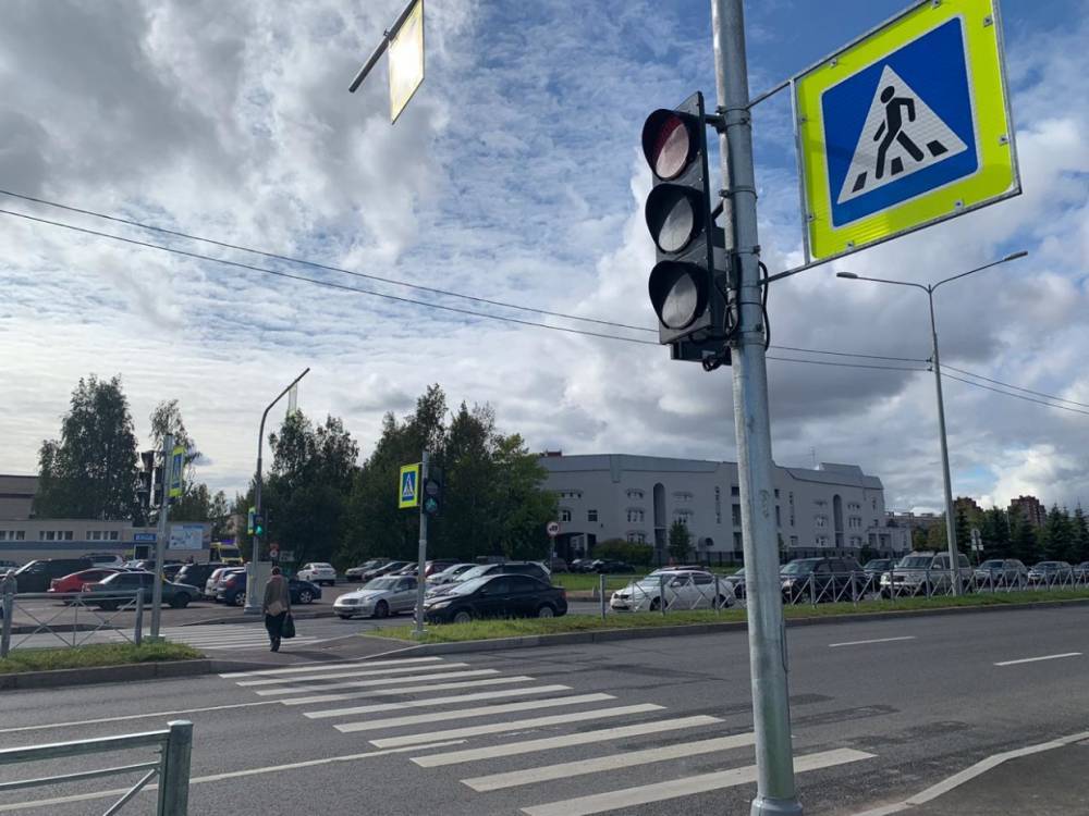 Около 44-го дома на Северном проспект в Петербурге заработал новый светофор