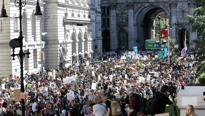В Нью-Йорке на демонстрацию по защите климата вышли 60 тысяч человек