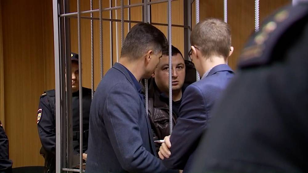 Суд в Москве арестовал стрелявшего в коллег полицейского
