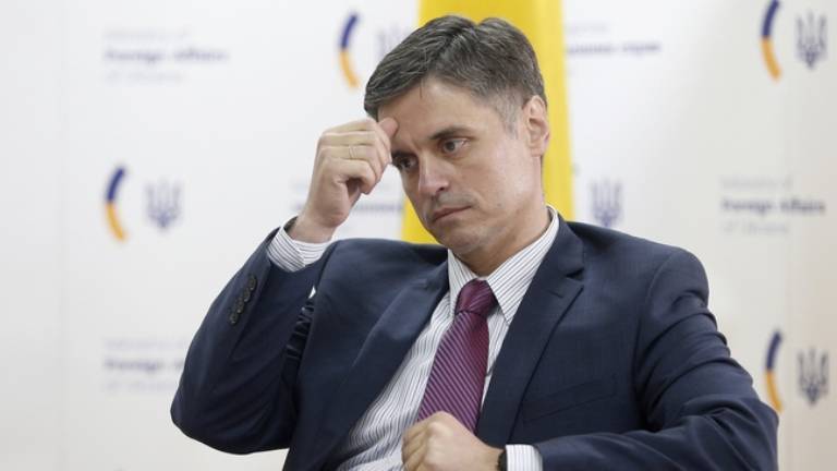Главу МИД Украины беспокоит "деградация санкций" против России