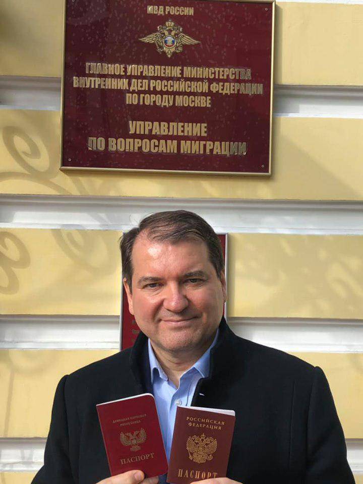 Известный политолог получил гражданство России