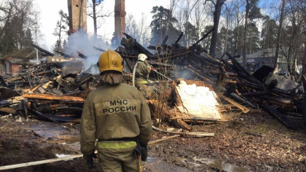 В Кировском районе пожарные менее чем за час потушили вспыхнувший дачный дом