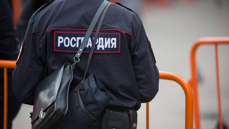 СК завел дело после наезда на полицейского в Петербурге