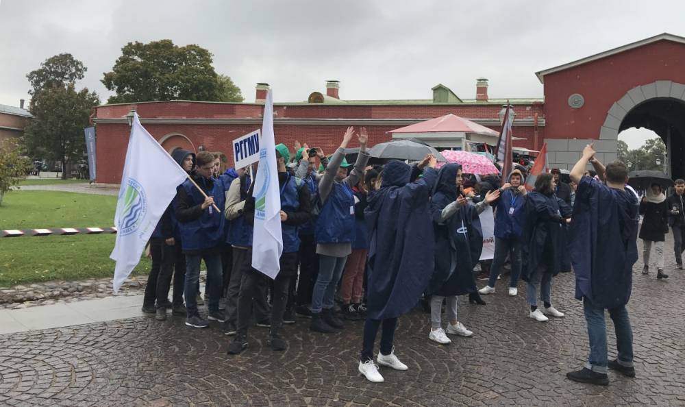 Первокурсники посетили парад российского студенчества в Петропавловской крепости
