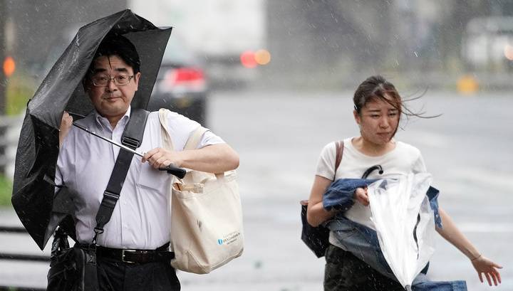 Тайфун в Японии: 14 пострадавших