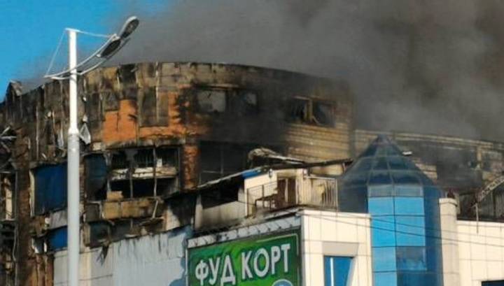Пожар в ТЦ Владивостока: идет проливка конструкций здания