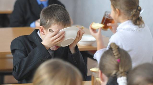 Правительство РФ поддержало законопроект об обязательном горячем питании в начальной школе