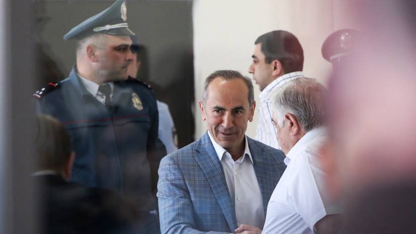 Суд оставил экс-президента Армении Кочаряна под стражей