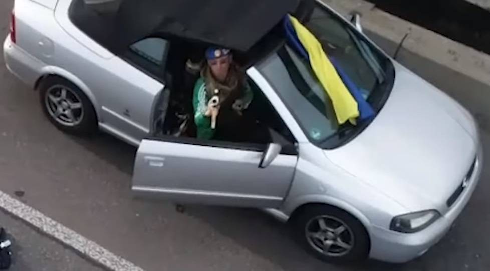 Сбил квадрокоптер: видео момента стрельбы на мосту в Киеве