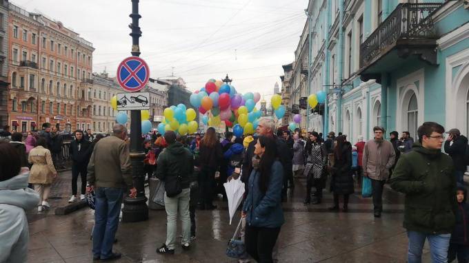 На Грибоедова задержали трех участников Марша мира. У одного забрали ключи от квартиры и телефон
