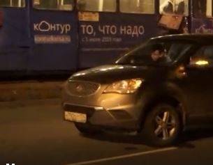 В Челябинске трамвай сбил пешехода, на которого затем наехала легковушка