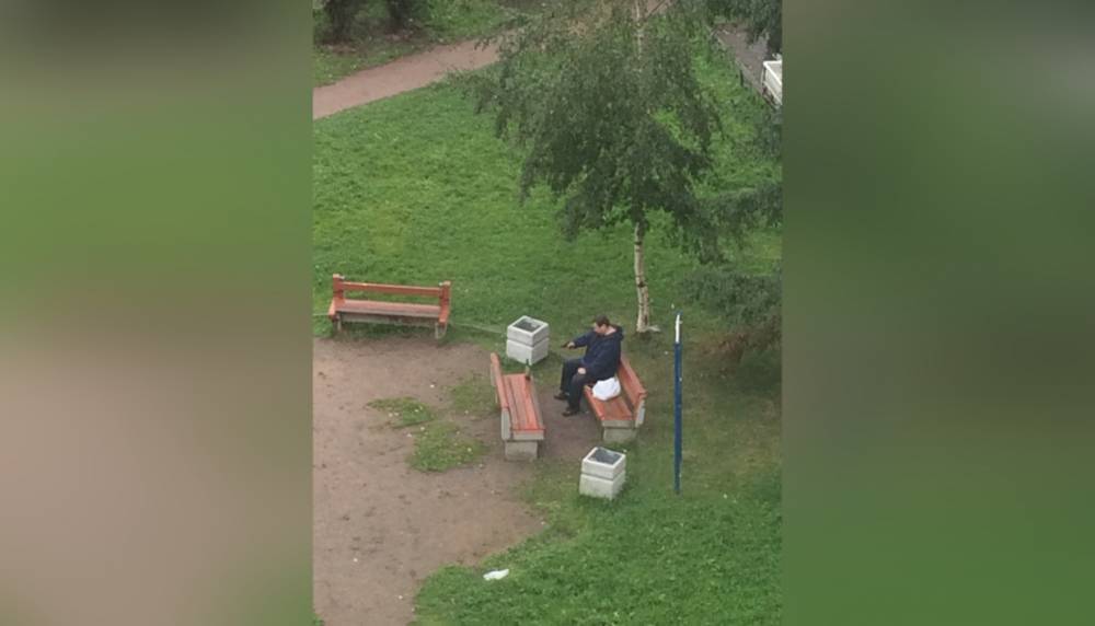 В Колпино заметили пьяного стрелка, палящего по детской площадке
