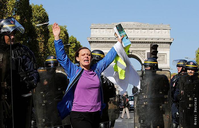 В Париже в ходе протестов задержали 137 человек