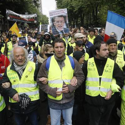 В ходе протестов "желтых жилетов" в Париже задержаны уже более 100 человек