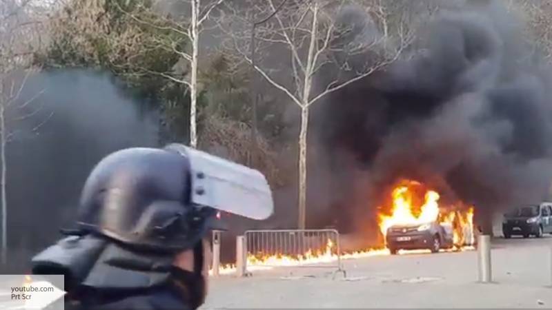 Во Франции во время уличных протестов задержали 152 человека