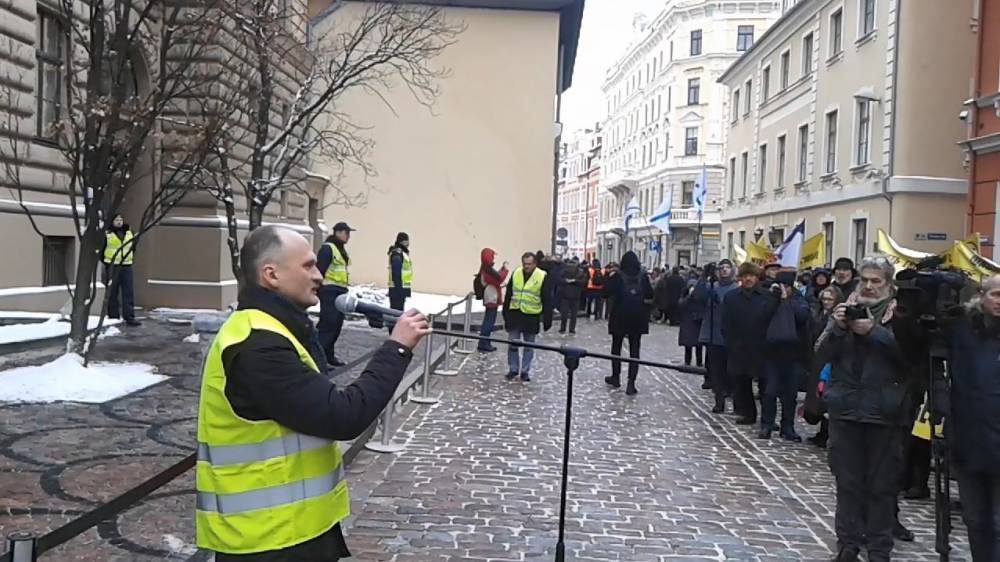 Полиция задержала более 150 человек на акции «желтых жилетов» во Франции