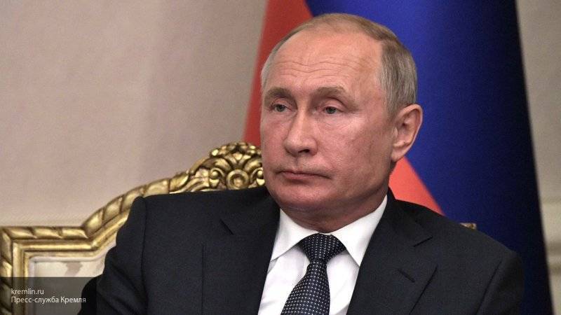 Путин отметил роль СМИ в диалоге между народом и властью