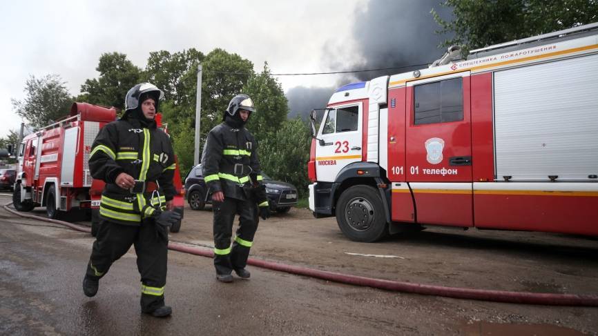 Два человека погибли при пожаре в частном доме в Омске