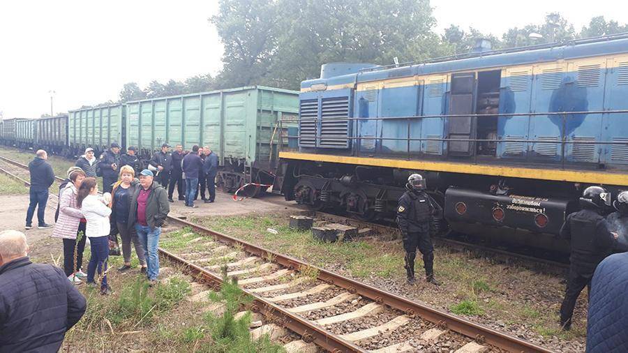 Полиция Украины задержала блокировавших вагоны с углем из России